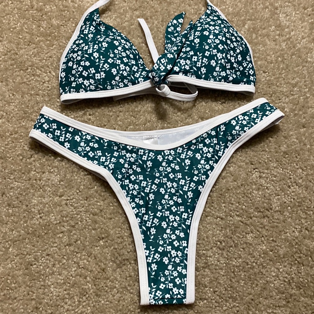 Bathing suit sets green and white flowers